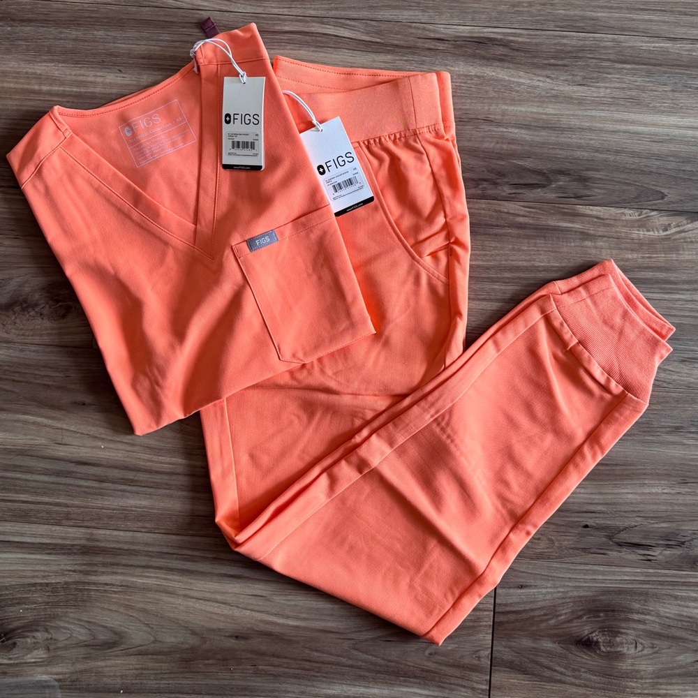 NWT Figs: Papaya Scrub Set - sizeS-R